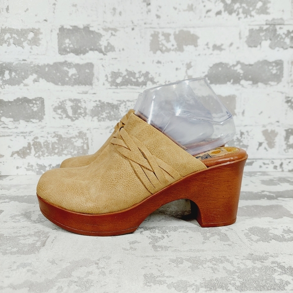 boc Shoes - NEW B.O.C. Women's Cadi Tan Leather Slide Wood Heel Clogs F1024